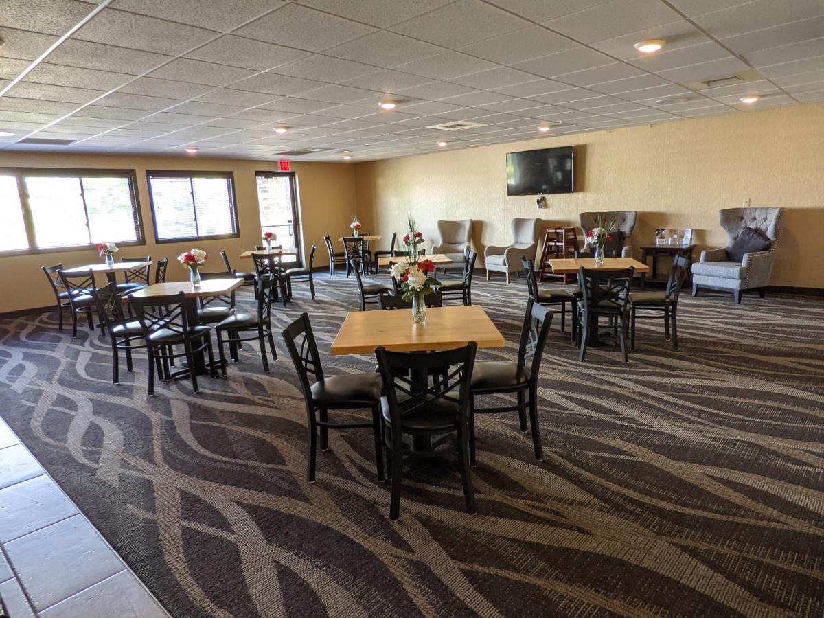 Cobblestone Inn & Suites - Merrill Экстерьер фото