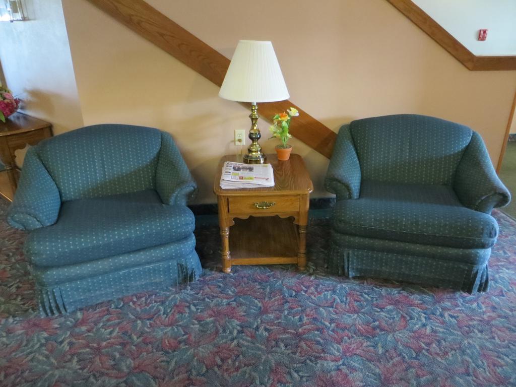 Cobblestone Inn & Suites - Merrill Экстерьер фото