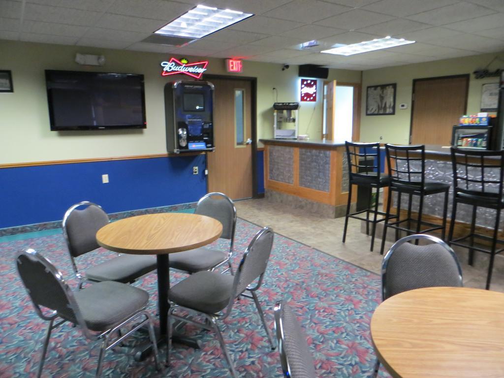 Cobblestone Inn & Suites - Merrill Экстерьер фото