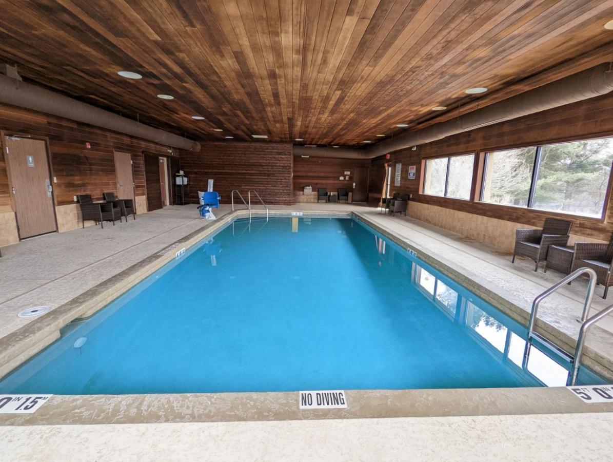 Cobblestone Inn & Suites - Merrill Экстерьер фото