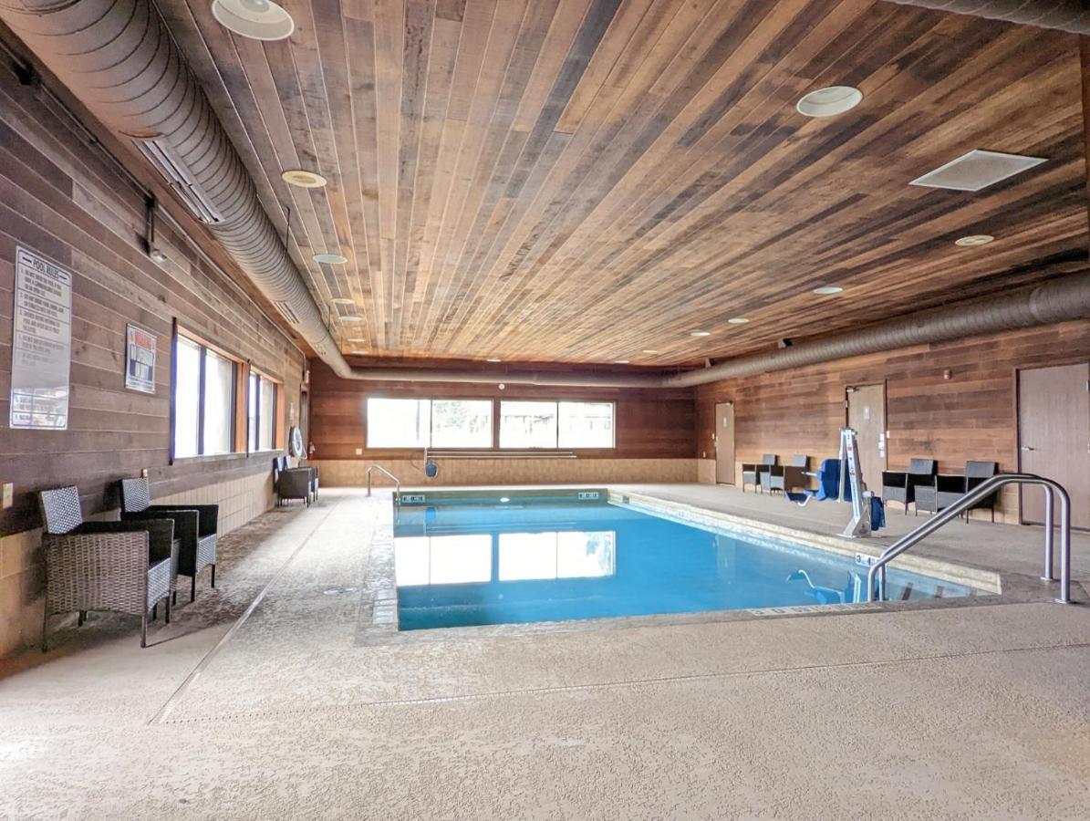 Cobblestone Inn & Suites - Merrill Экстерьер фото
