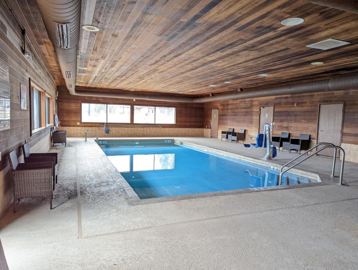 Cobblestone Inn & Suites - Merrill Экстерьер фото