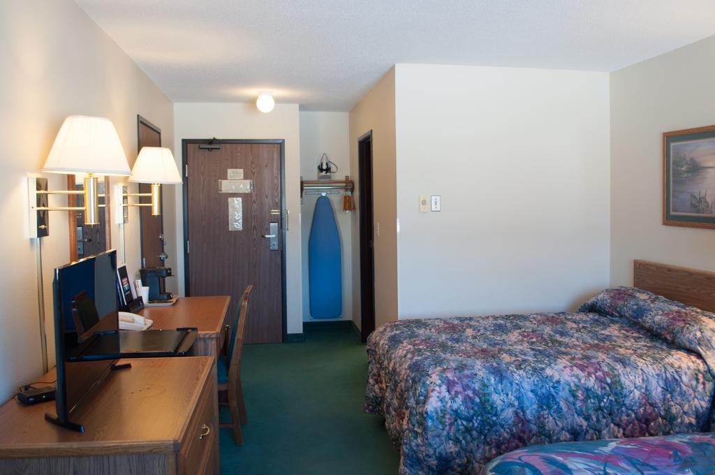Cobblestone Inn & Suites - Merrill Экстерьер фото