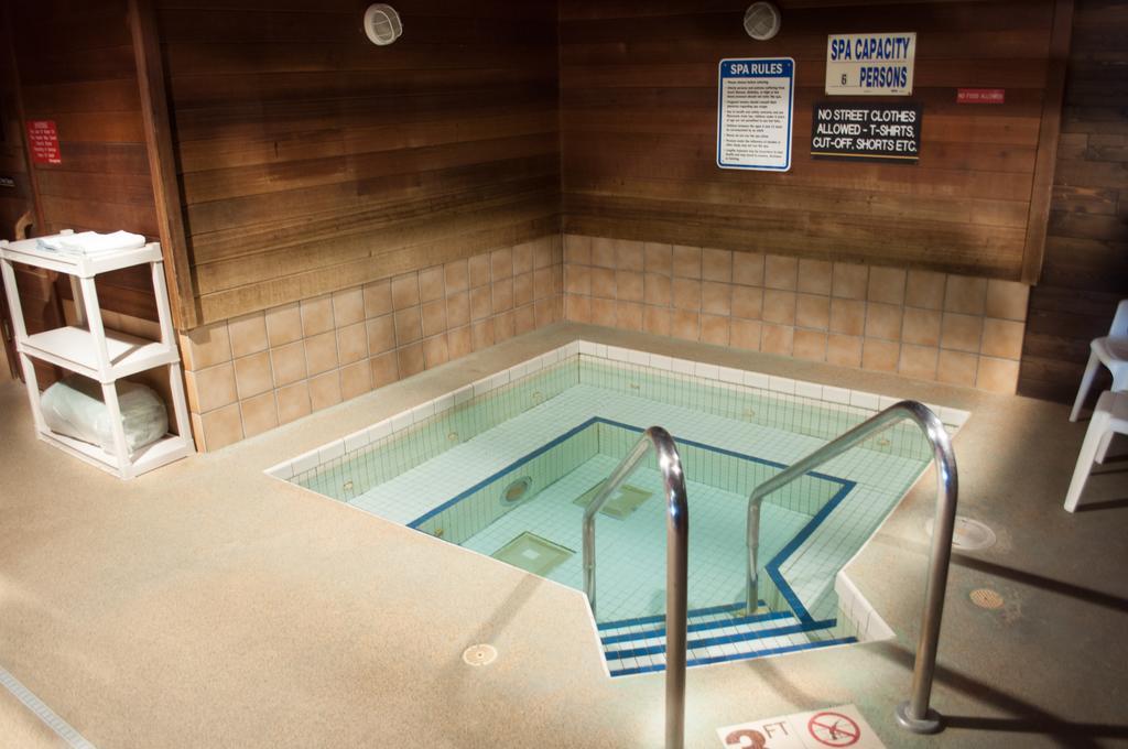 Cobblestone Inn & Suites - Merrill Экстерьер фото