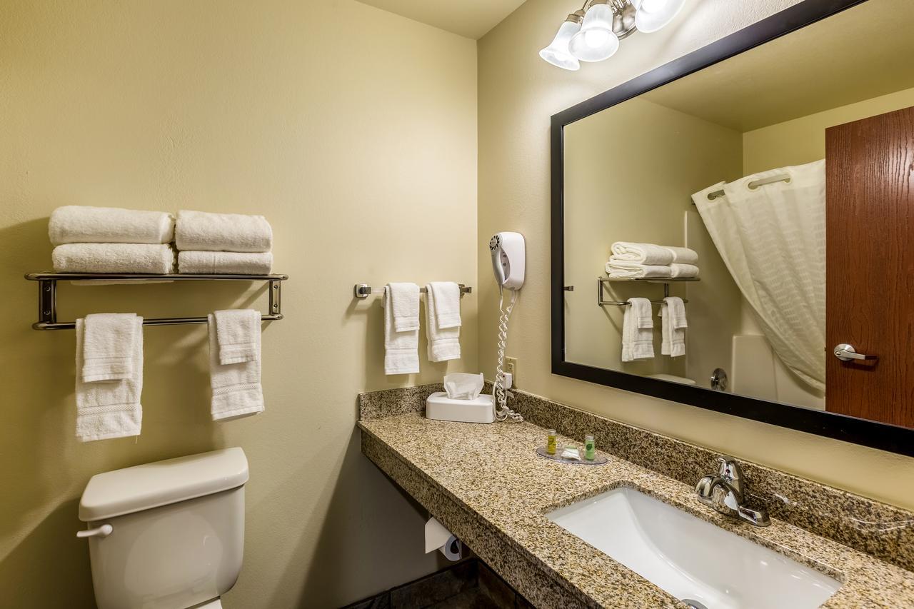 Cobblestone Inn & Suites - Merrill Экстерьер фото